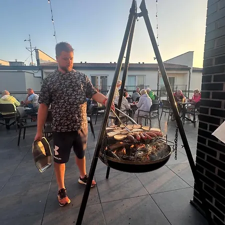 Cztery Pory Roku פארק נופש